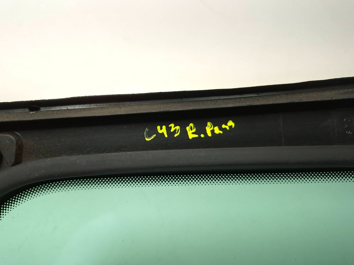 2011 Volkswagen Tiguan Door Vent Window Glass Rear Passenger Side Right OEM