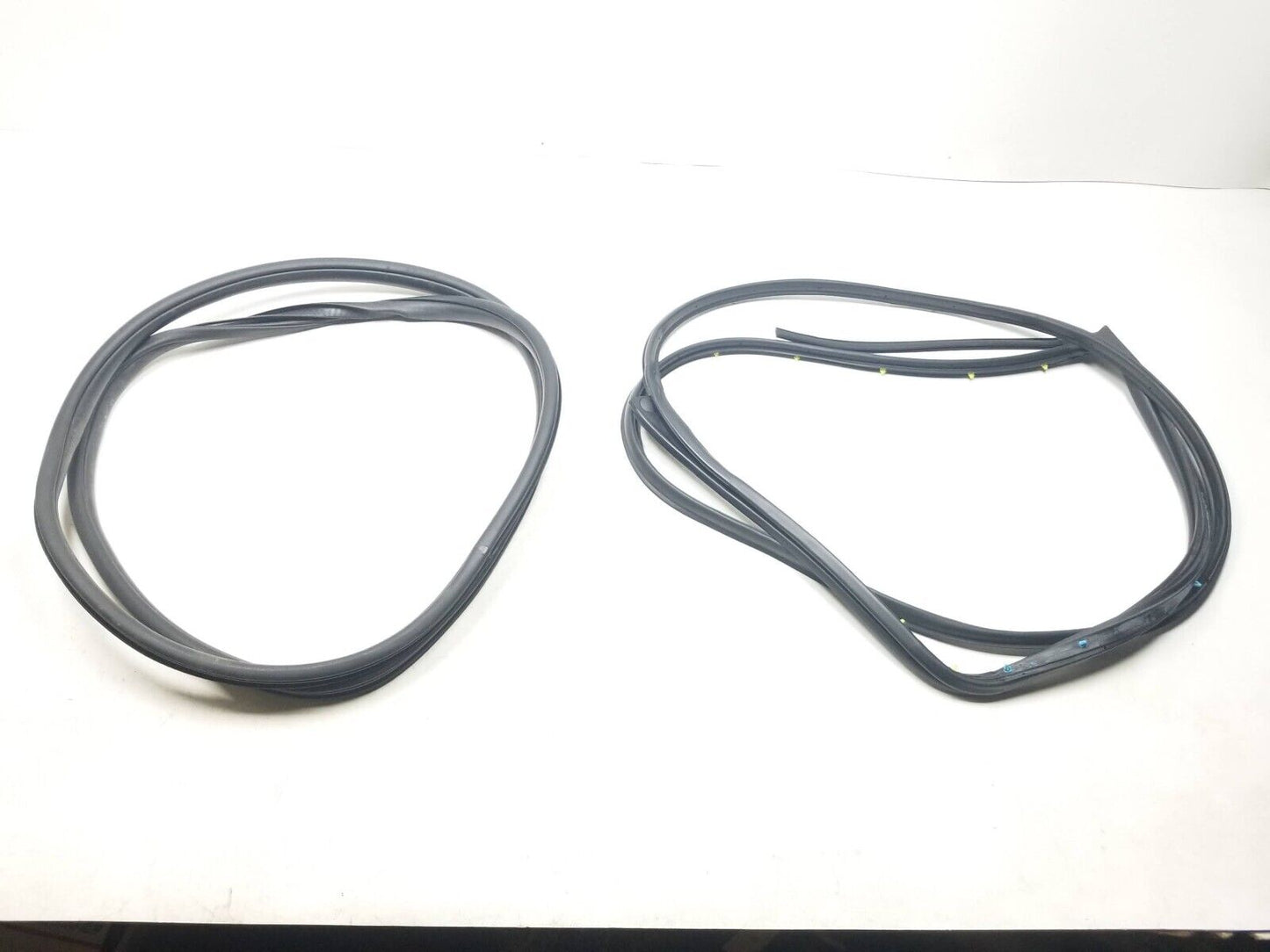11 - 22 Dodge Durango Door Weatherstrip Seal Rear Passenger Side Right 2pcs OEM