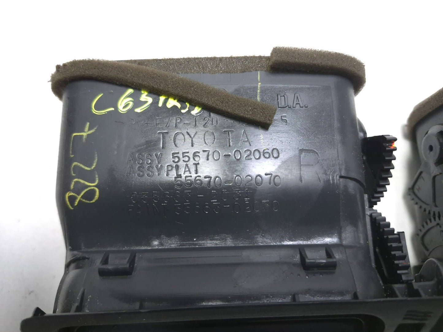 2004 Toyota Corolla Dash Air Vent Pair OEM