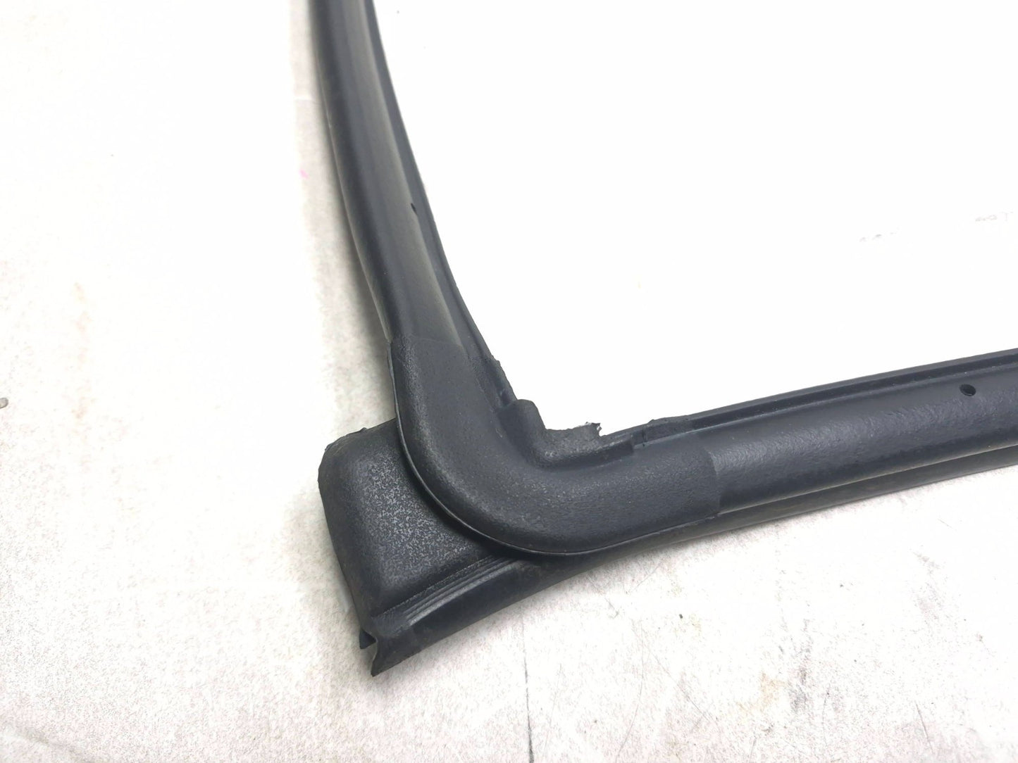 2019 Hyundai Kona Front Door Weatherstrip Seal Passenger Side Right 5pcs OEM