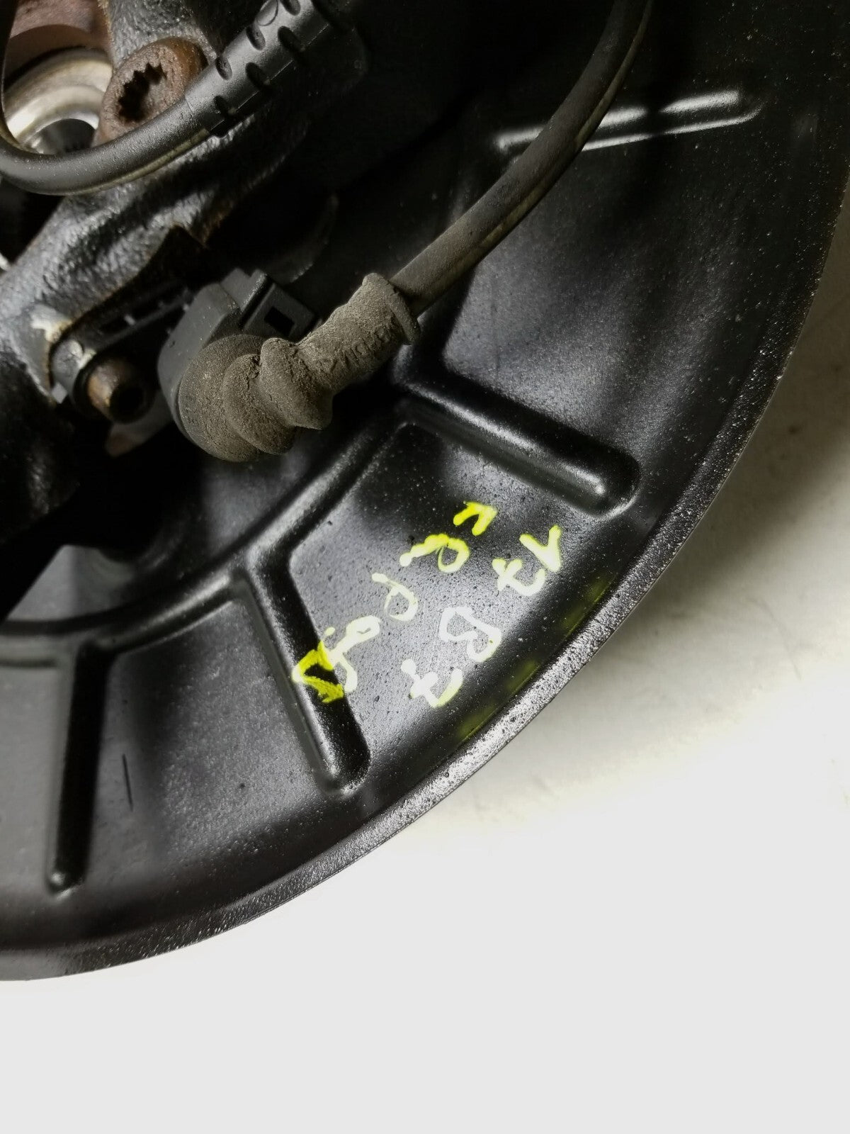 2017 Volkswagen Passat Front Spindle Knuckle Wheel Hub Passenger Side Right OEM