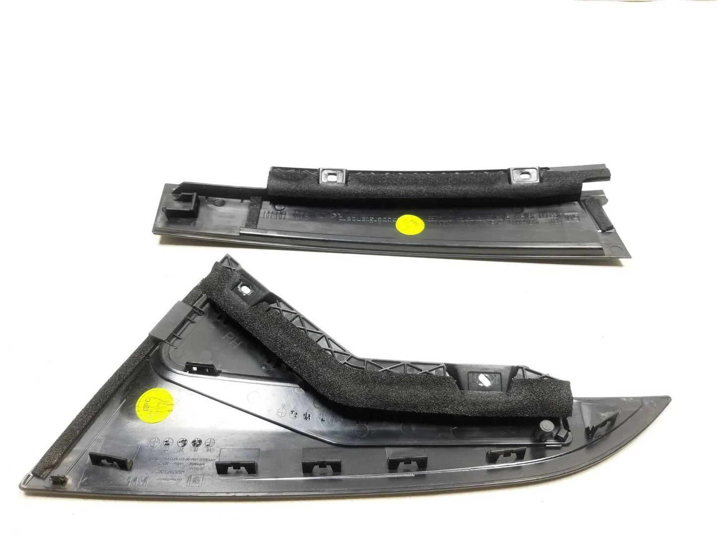 2022 Chevrolet Trailblazer Rear Door Window Frame Weatherstrip Passenger Rh OEM
