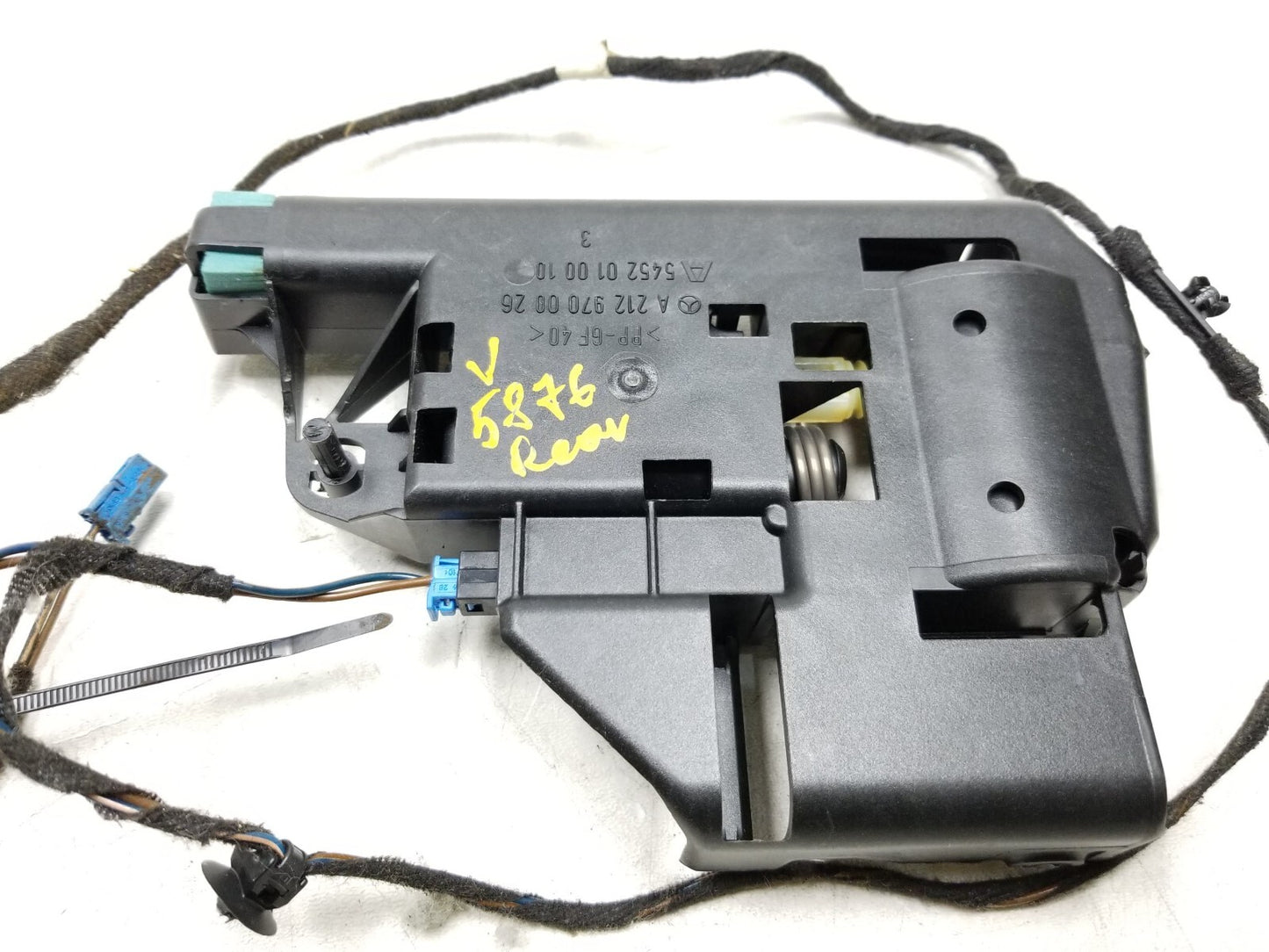 10-16 Mercedes W212 E350 Rear Seat Headrest Adjuster Motor Restrain 2pcs OEM