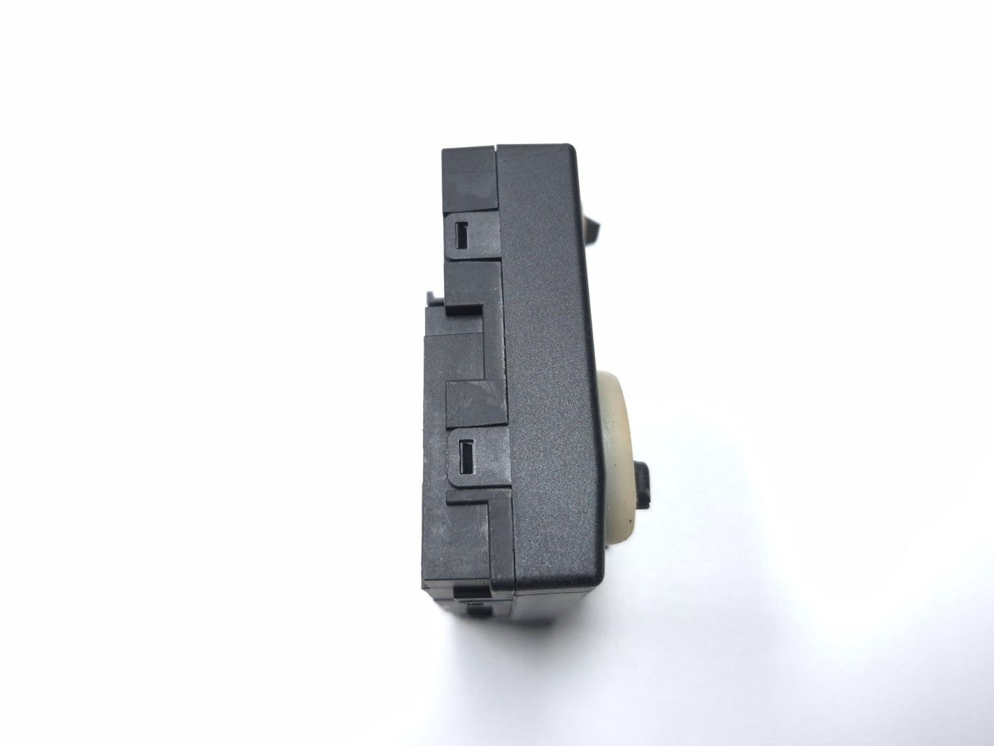 2015 Volkswagen Golf Front Door Control Module Passenger Side Right OEM