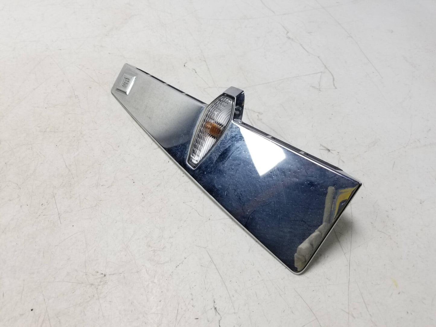 2010- 2012 Cadillac SRX Front Side Fender Marker Light Repeater Panel Right  OEM
