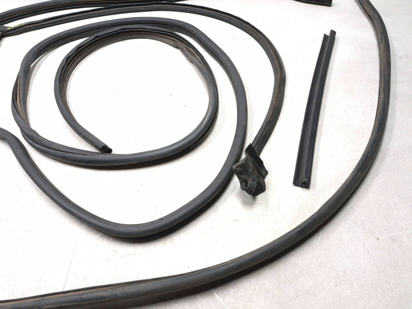 2013 Ford Transit Connect Front Door Weatherstrip Seal Left & Right OEM