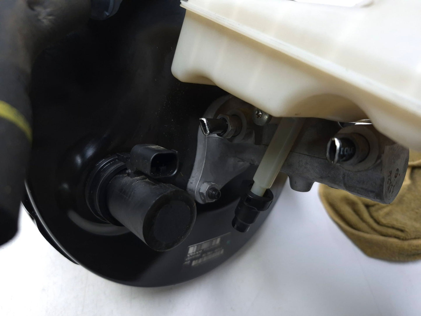 2012 Volvo C30 Power Brake Booster With Master Cylinder OEM