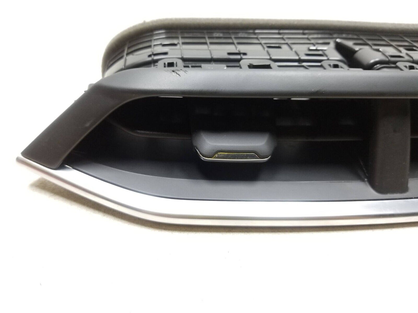 21 - 23 Chevrolet Trailblazer Dash Center Ac Heater Air Vent OEM