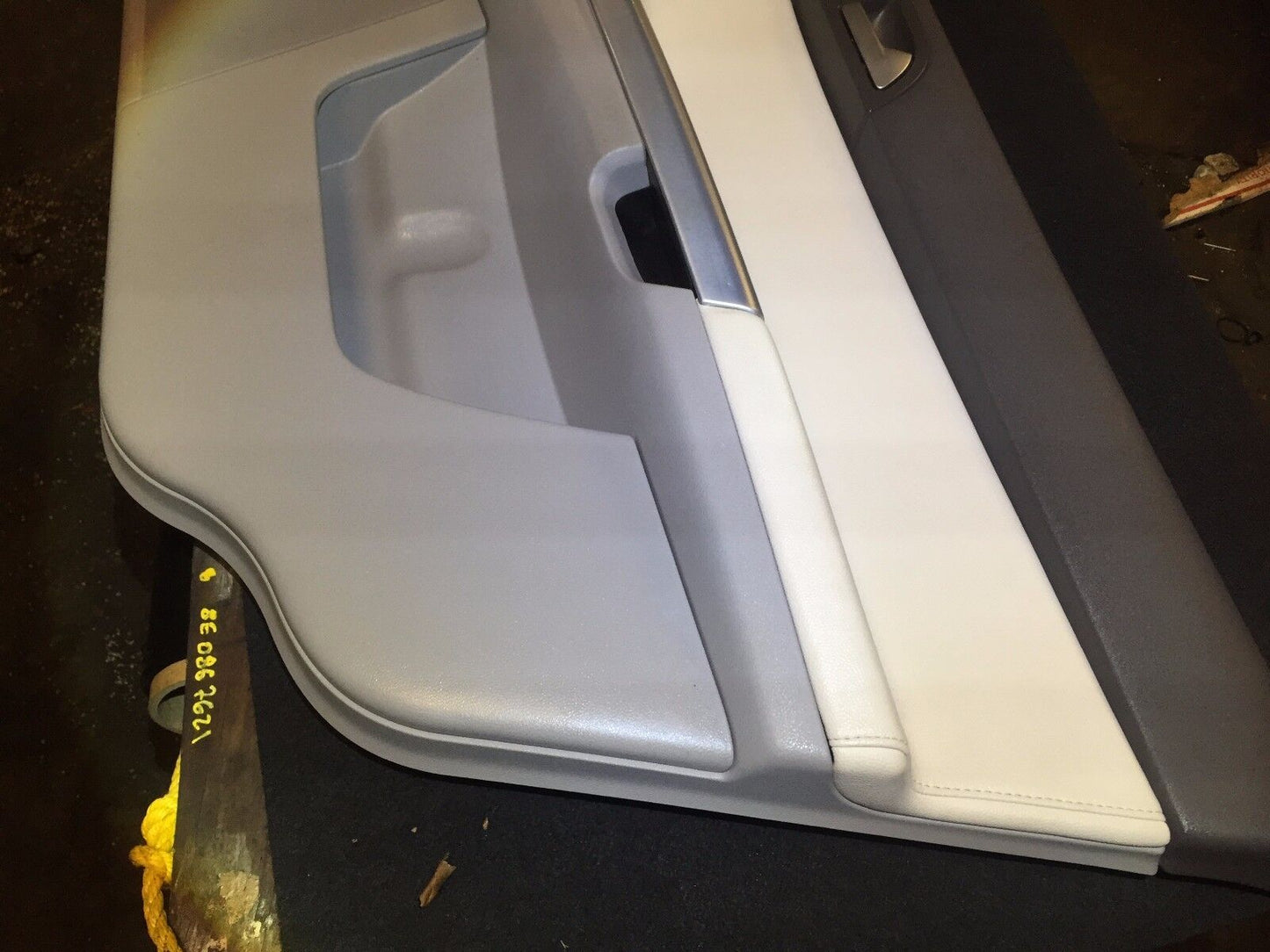08 09 10 11 Volvo S40 Door Panel Front Passenger Right Panel Side OEM 30755293