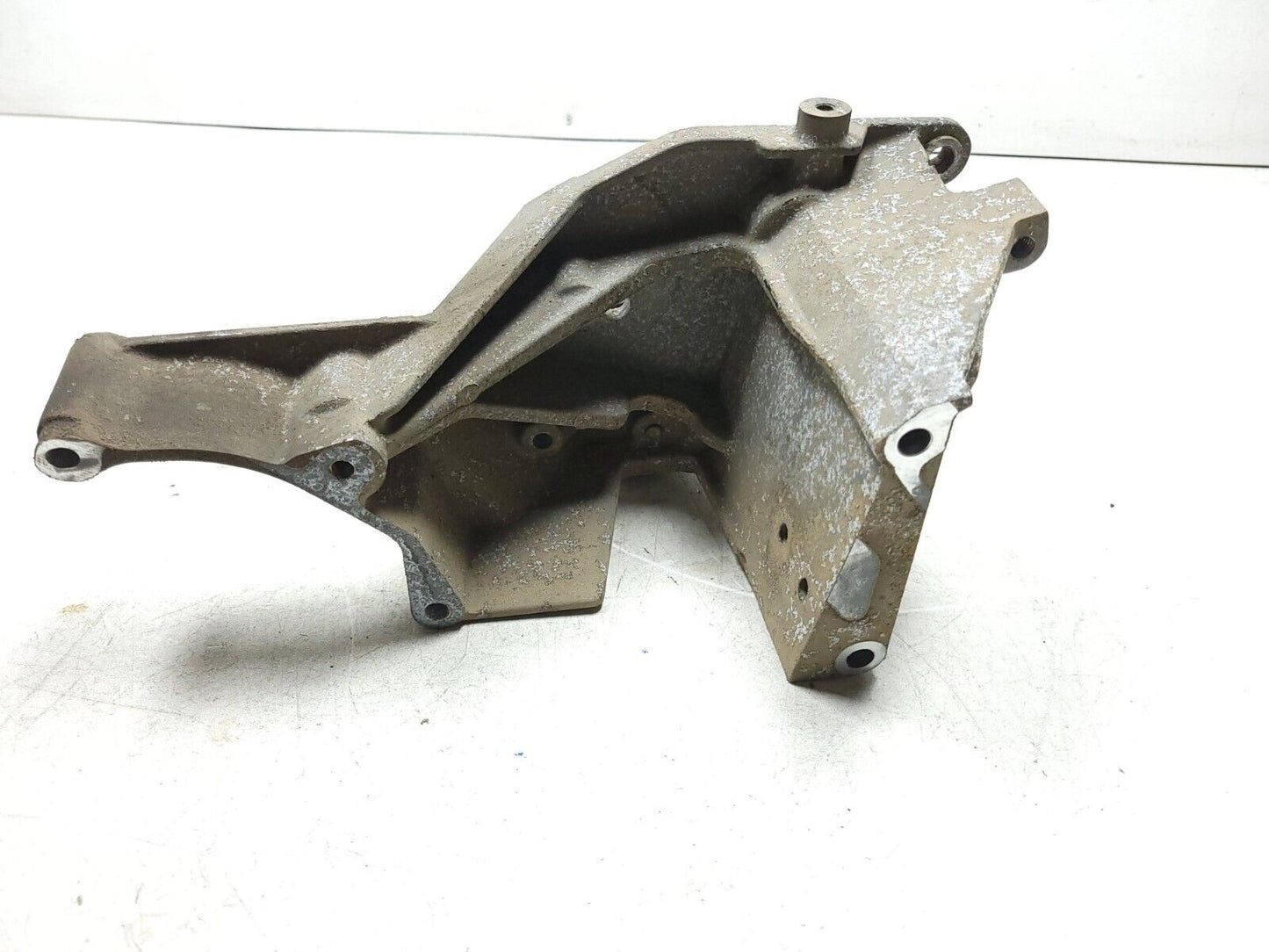 14-18 Chevrolet Silverado 1500 Alternator Bracket 4.3l OEM