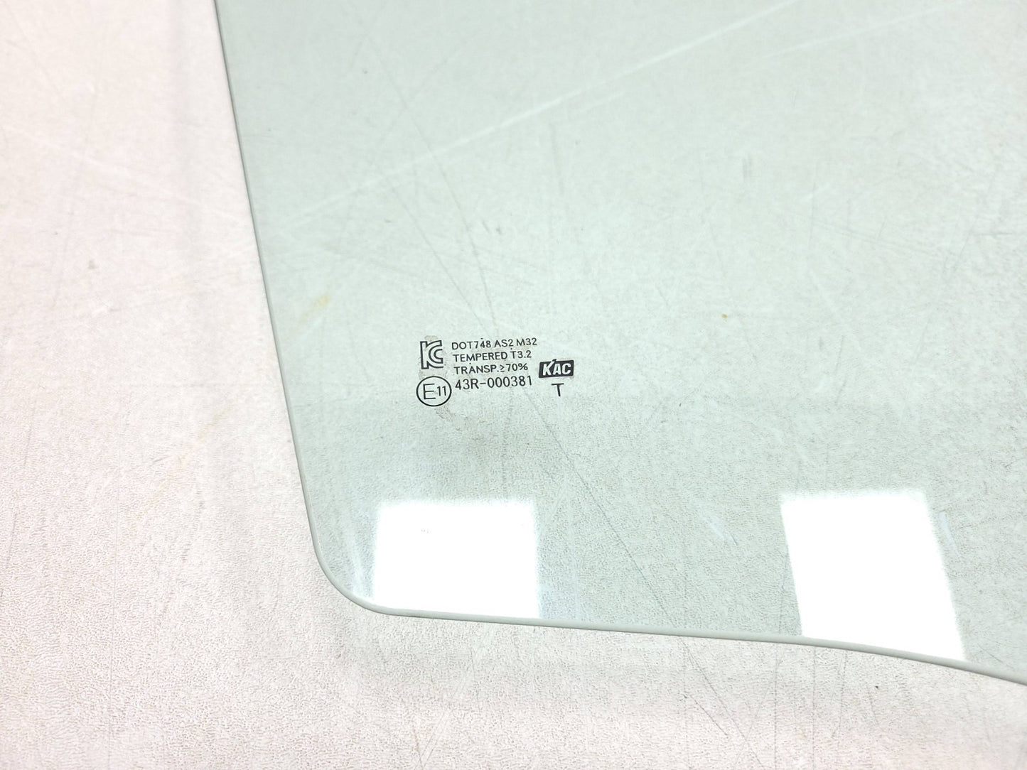 12-17 Hyundai Accent Front Pass Side Right Door Window Glass Without Solar OEM