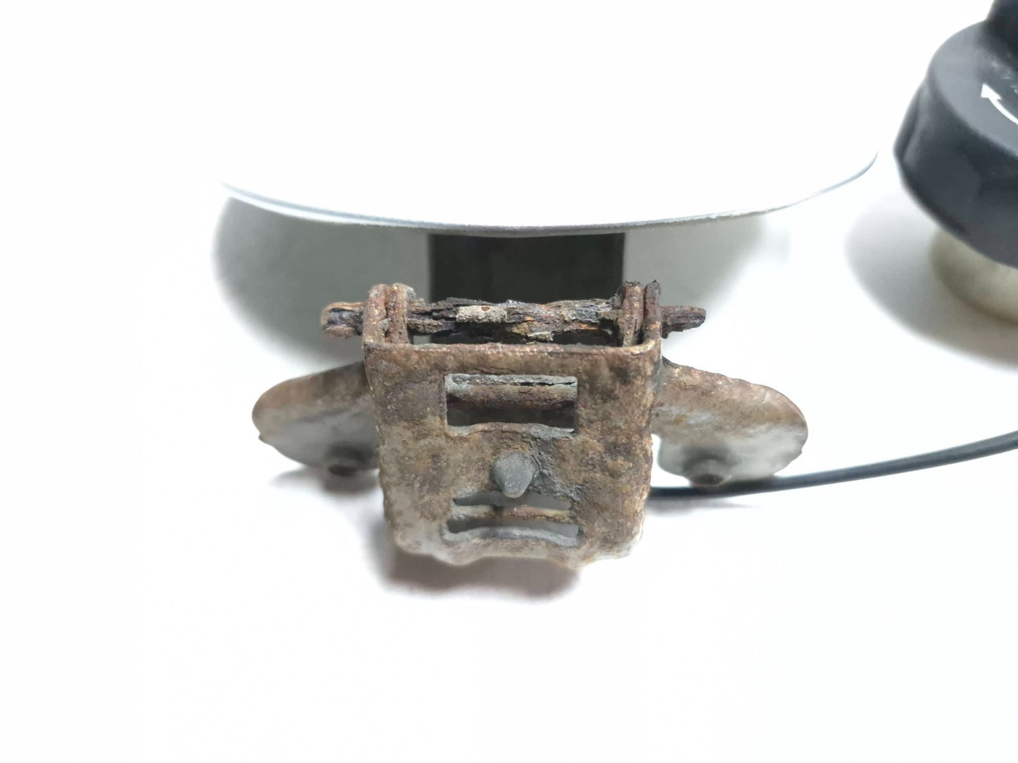 2010 Dodge Caliber Sxt Fuel Tank Door Lid W/ Filler Cap OEM