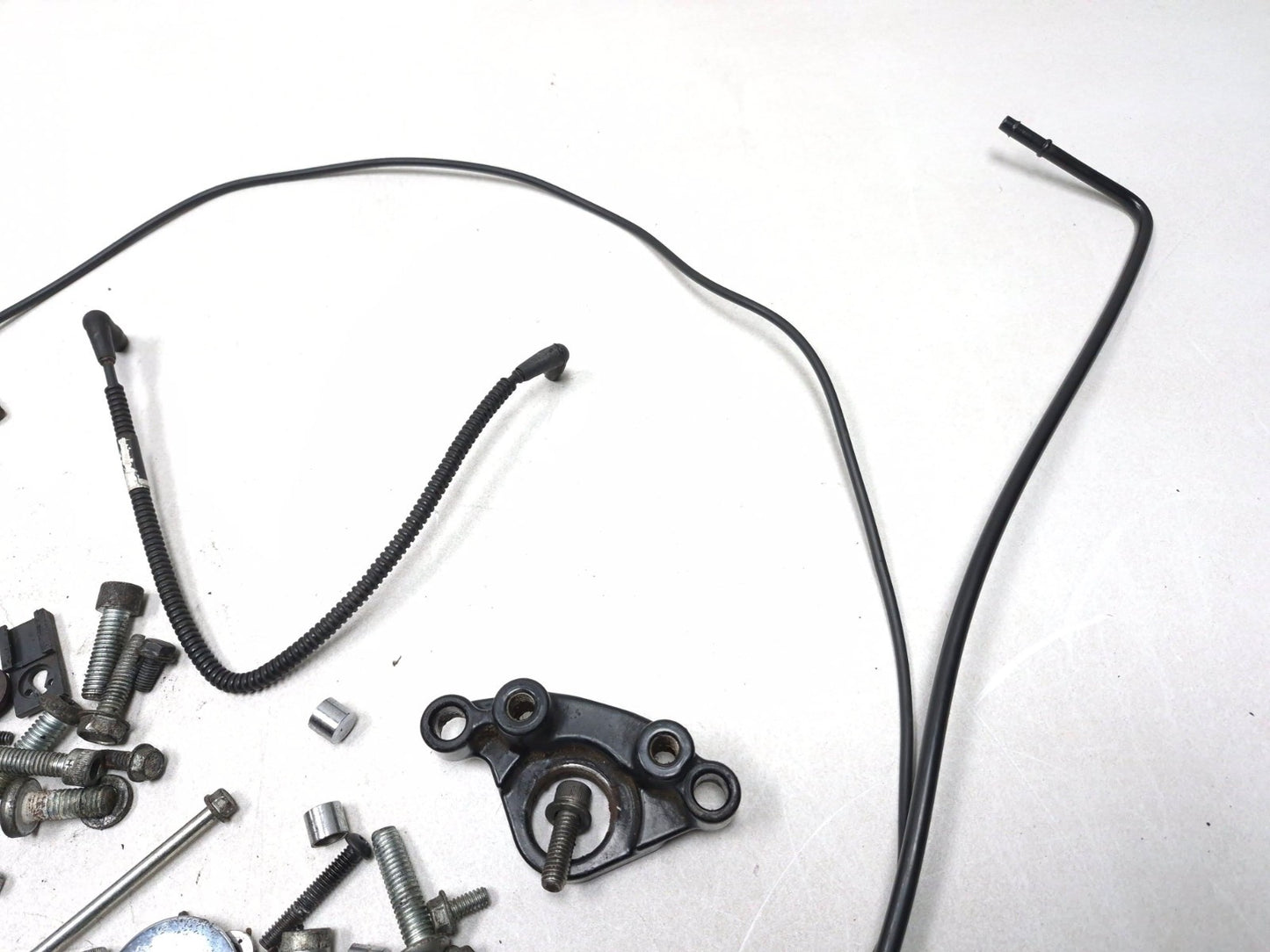 2003 Harley-davidson Fxdl Anniversary Dyna Misc Bolt & Mounting Bracket OEM