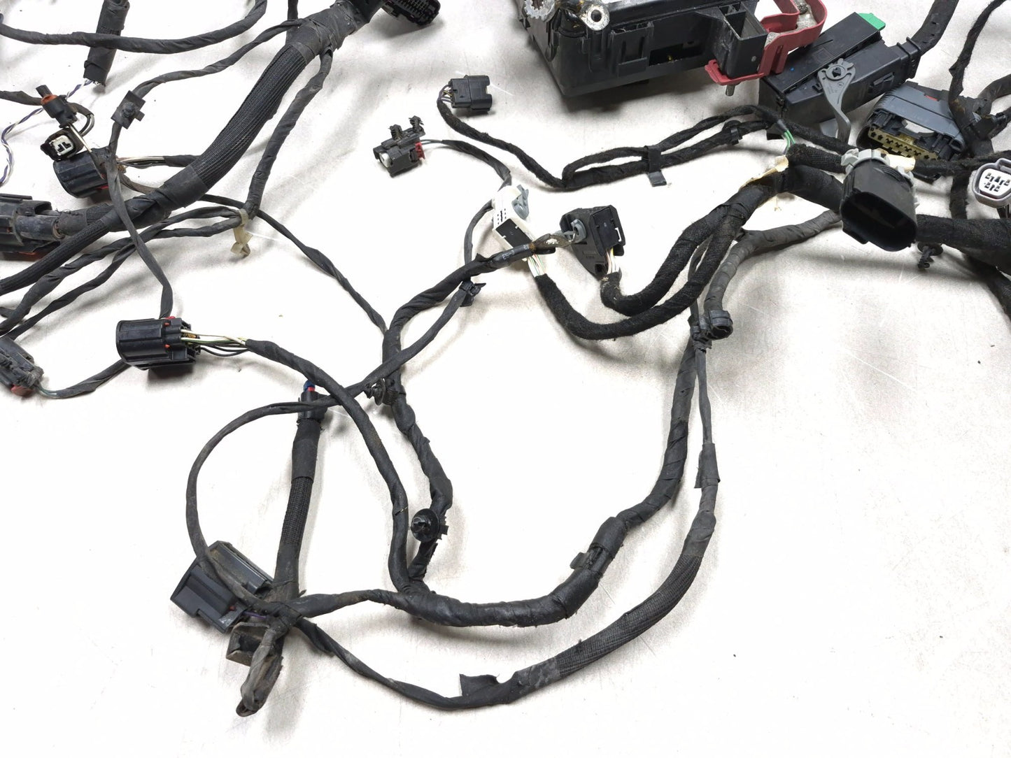 2018 Chrysler 300 AWD Engine Wire Harness & Fuse Box 3.6l OEM