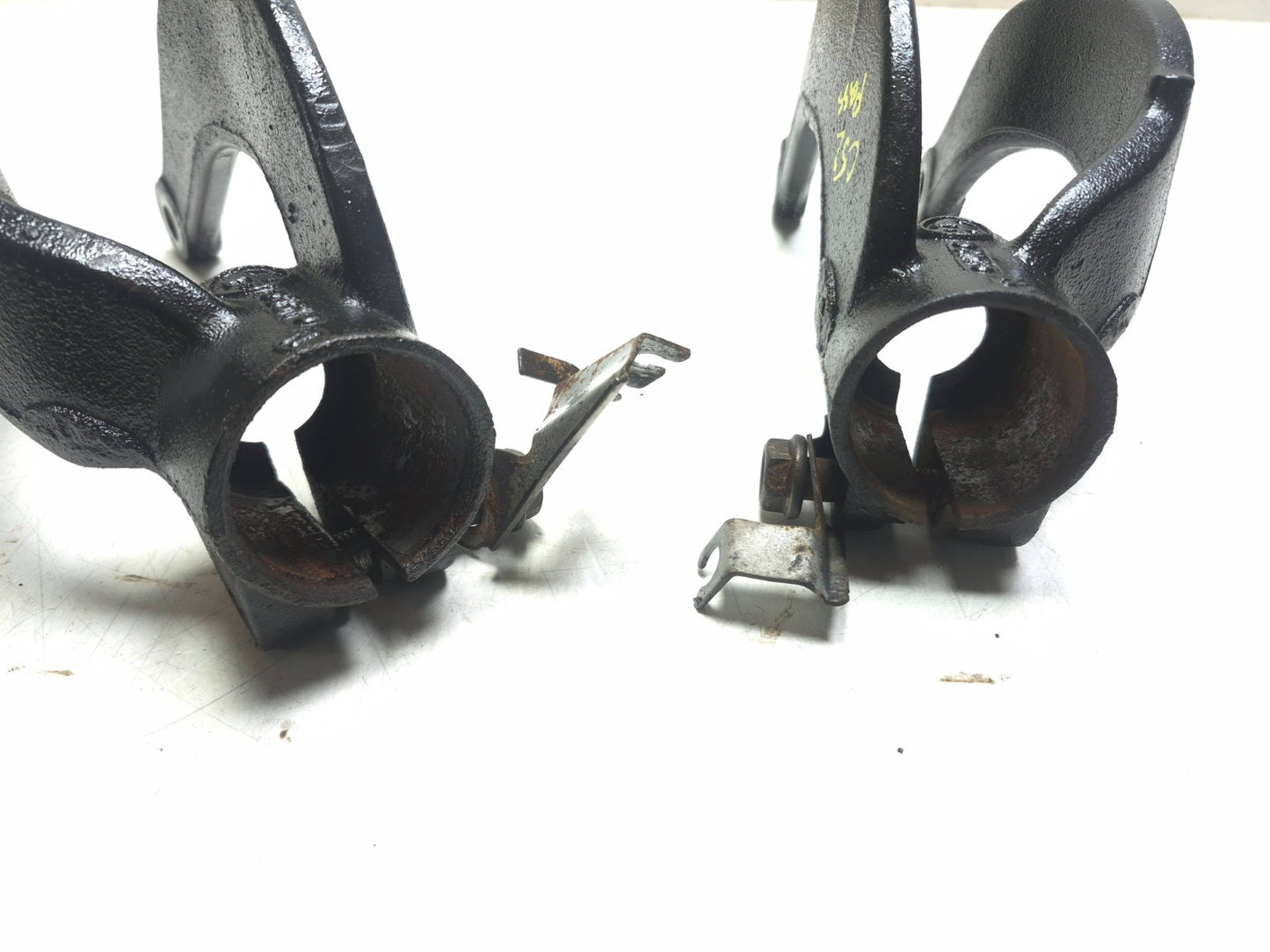 2008 BMW X6 E71 Front Shock Strut Mount Fork Left & Right Pair OEM