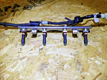 2016 Jeep Renegade Fuel Rail & Injectors 2.4l OEM