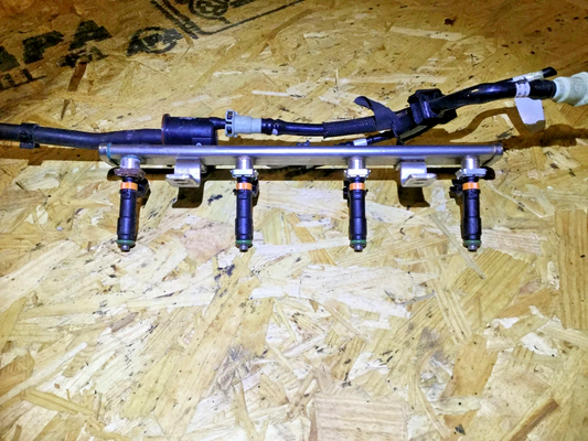 2016 Jeep Renegade Fuel Rail & Injectors 2.4l OEM