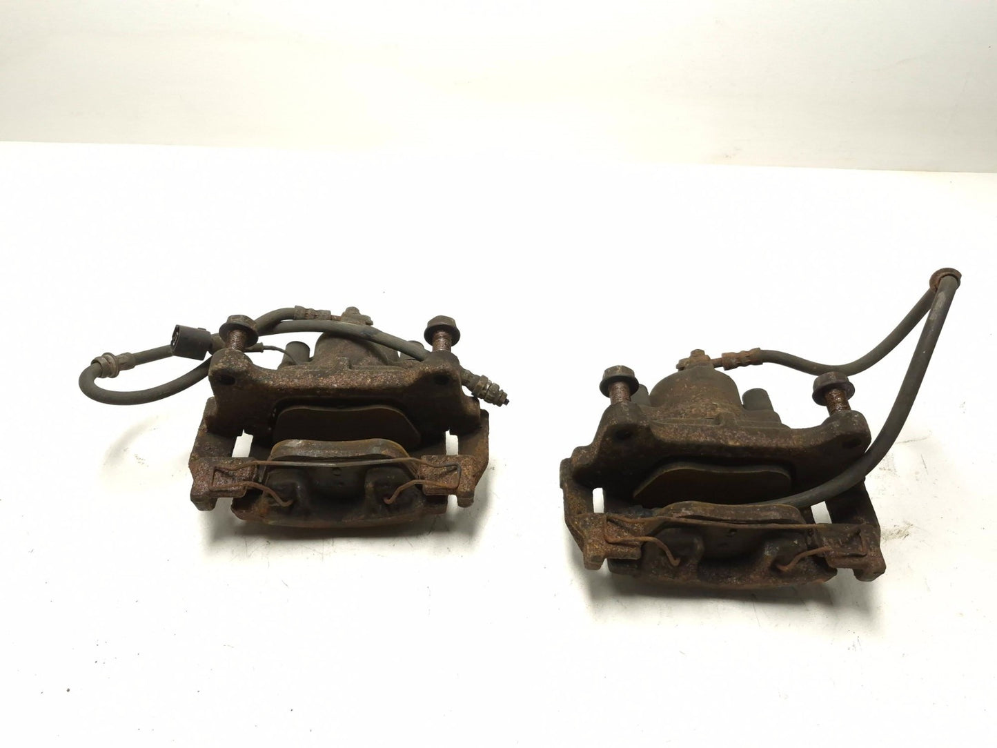 2011 Volkswagen Tiguan Front Brake Caliper Left & Right Pair OEM