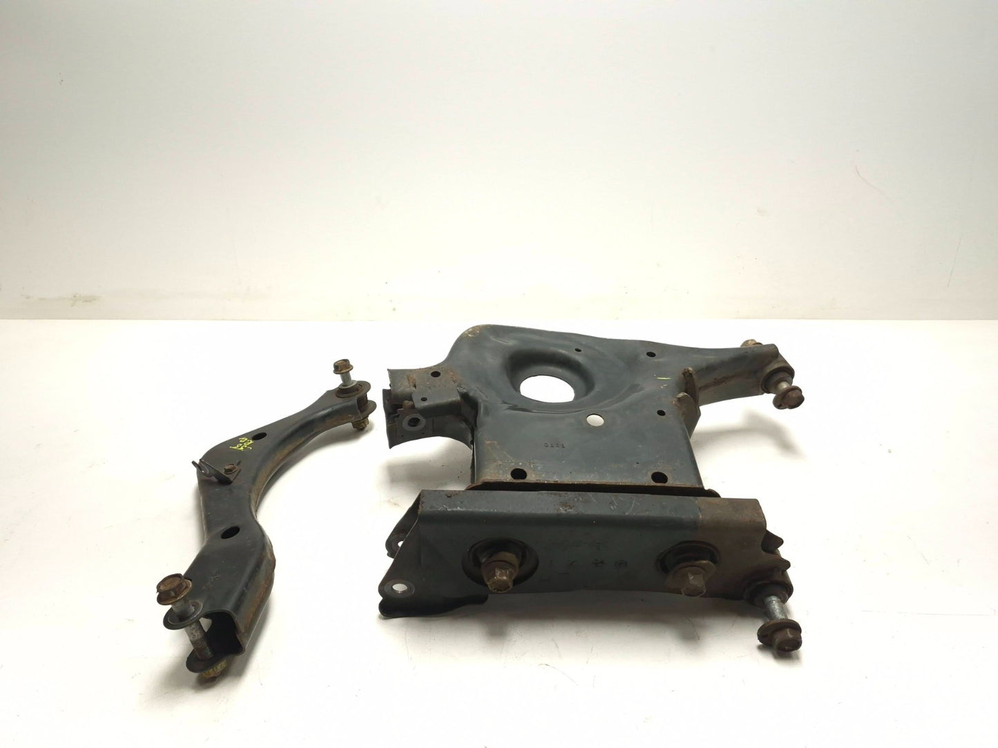 2018 Nissan Altima Rear Control Arm Driver Side Left 2pcs OEM