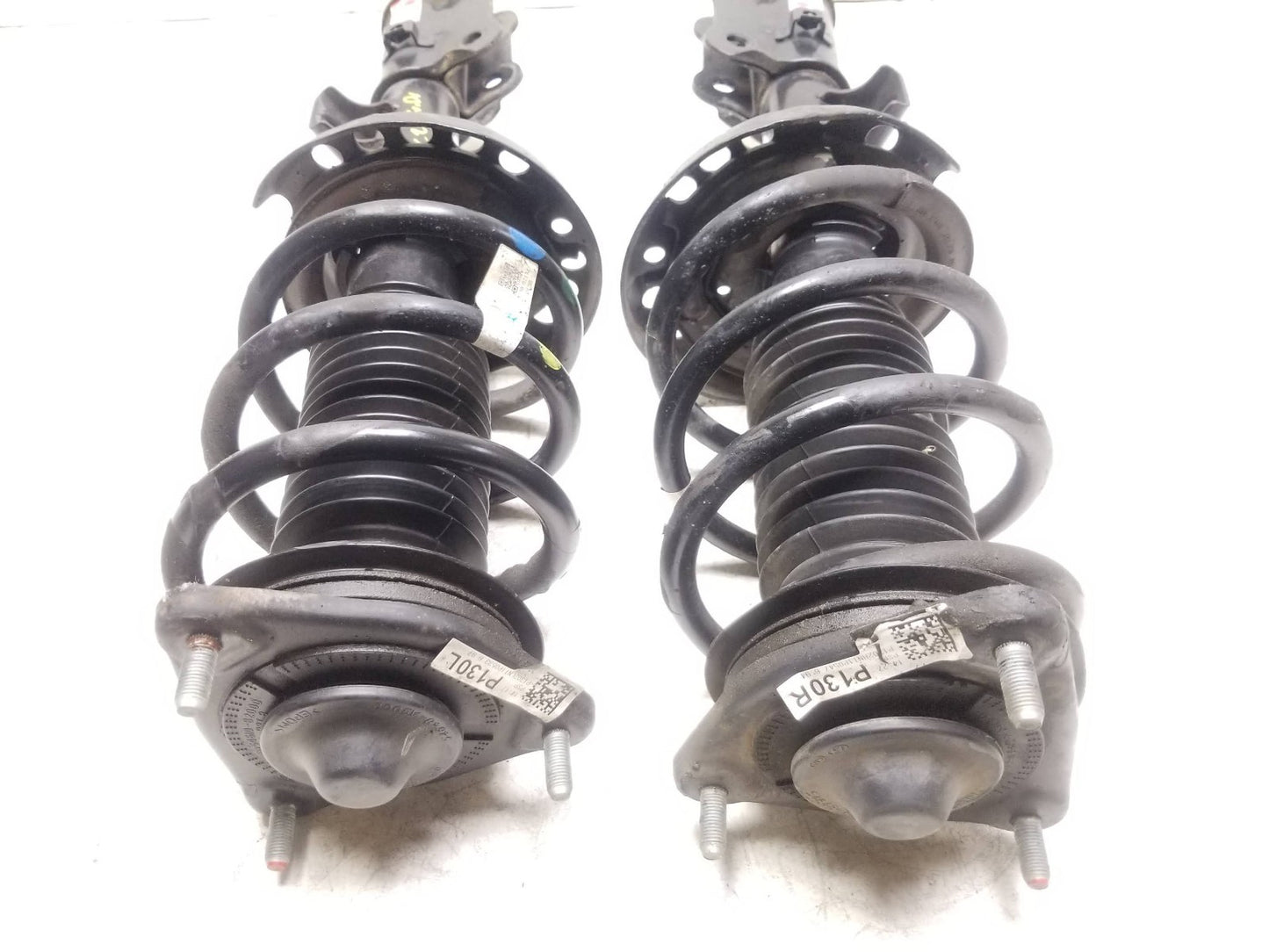 2014 - 2019 Kia Soul Front Shock Strut Absorber With Spring Pair OEM