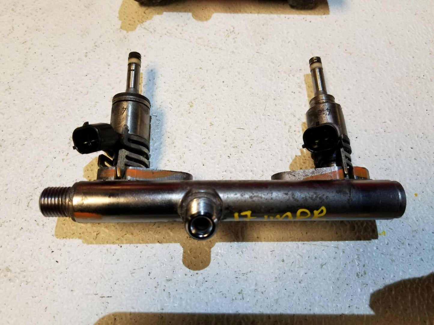 2017 Subaru Impreza Sport 2.0l Fuel Rail W/ Injector Pair OEM