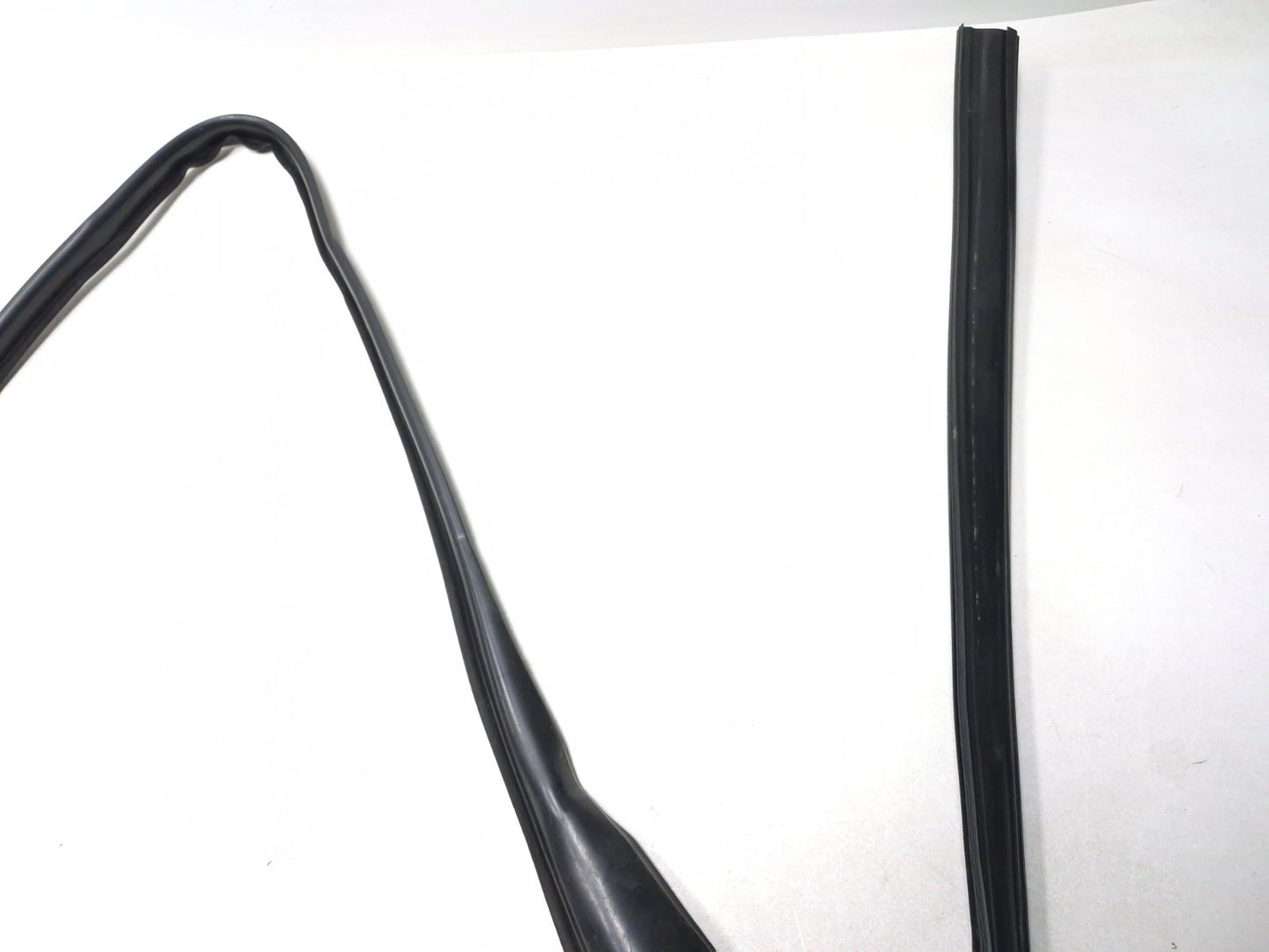 2011 BMW 535i F10 Front Door Window Belt Weatherstrip Seal Passenger Side Rh OEM