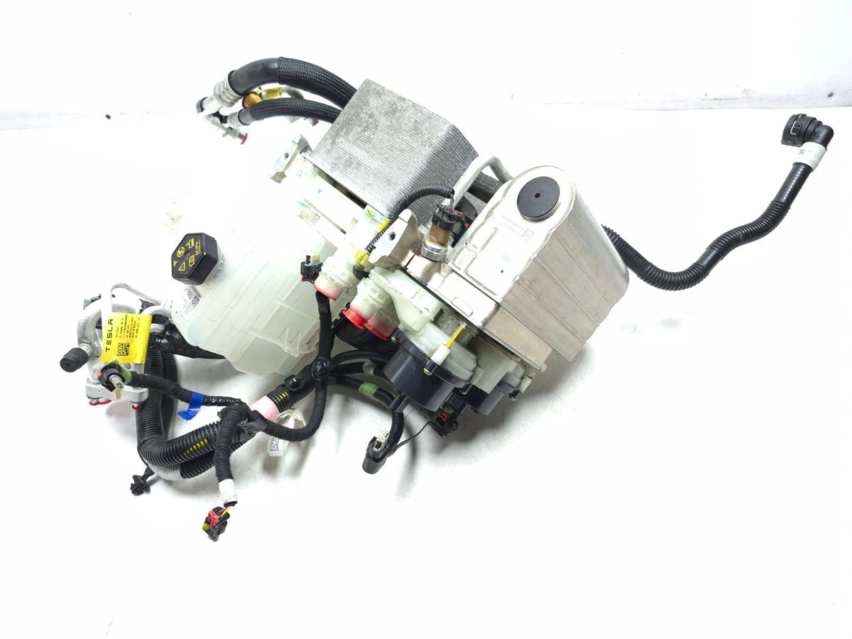 2022 Tesla Model 3 Y Thermal Supermanifold Octovalve Pump Assy OEM