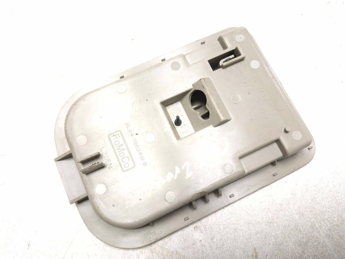 2008 Lincoln Navigator Rear 2nd Row Seat Hinge Cover Trim Passenger Side Rh OEM