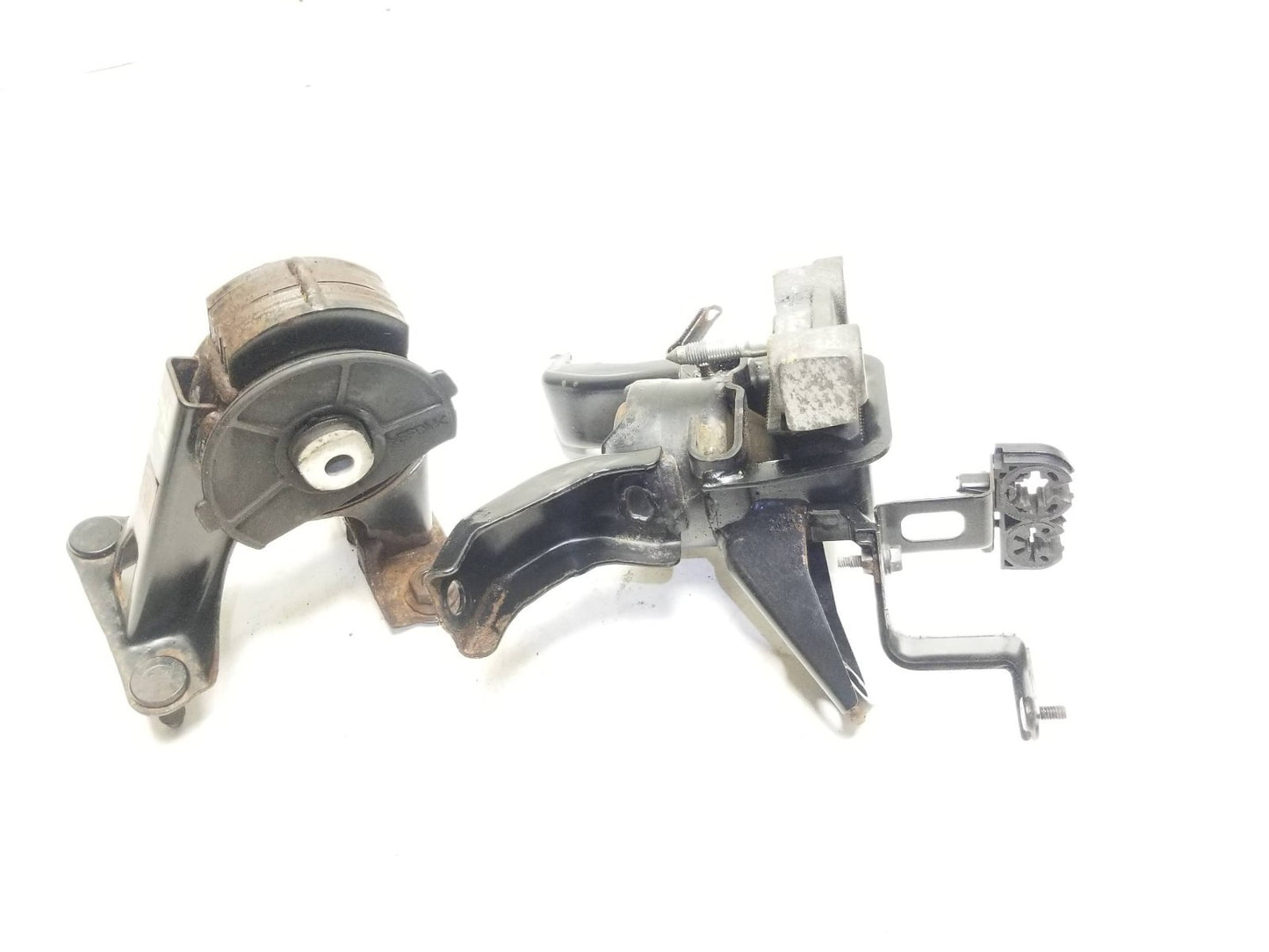 11-17 Lexus CT200h Engine Mount Left & Right Pair Oem✅