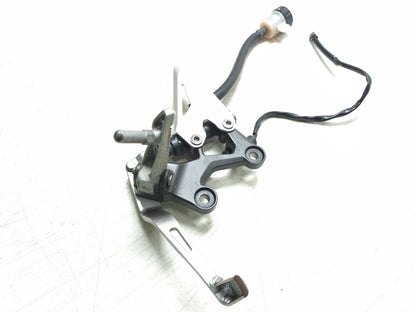 2019 Kawasaki Z400 Er400d Right Footrest & Brake Master Cylinder W/ Pedal OEM