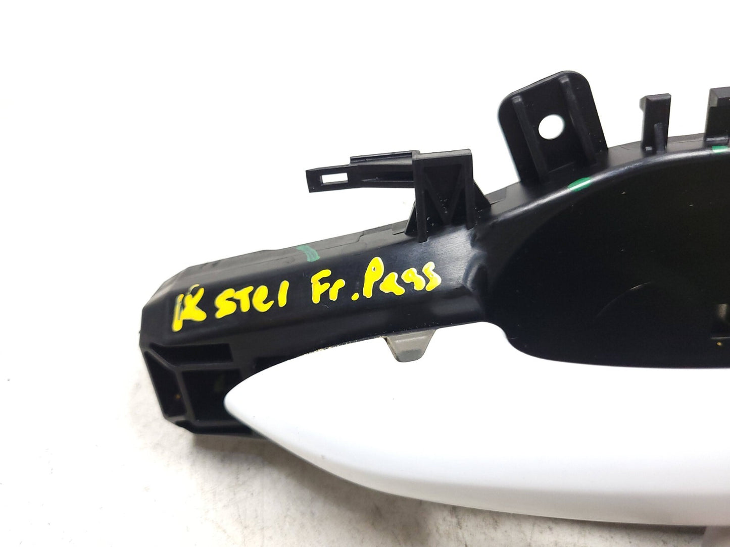 2018 Alfa Romeo Stelvio Side Door Handle Front Passenger Side Right OEM