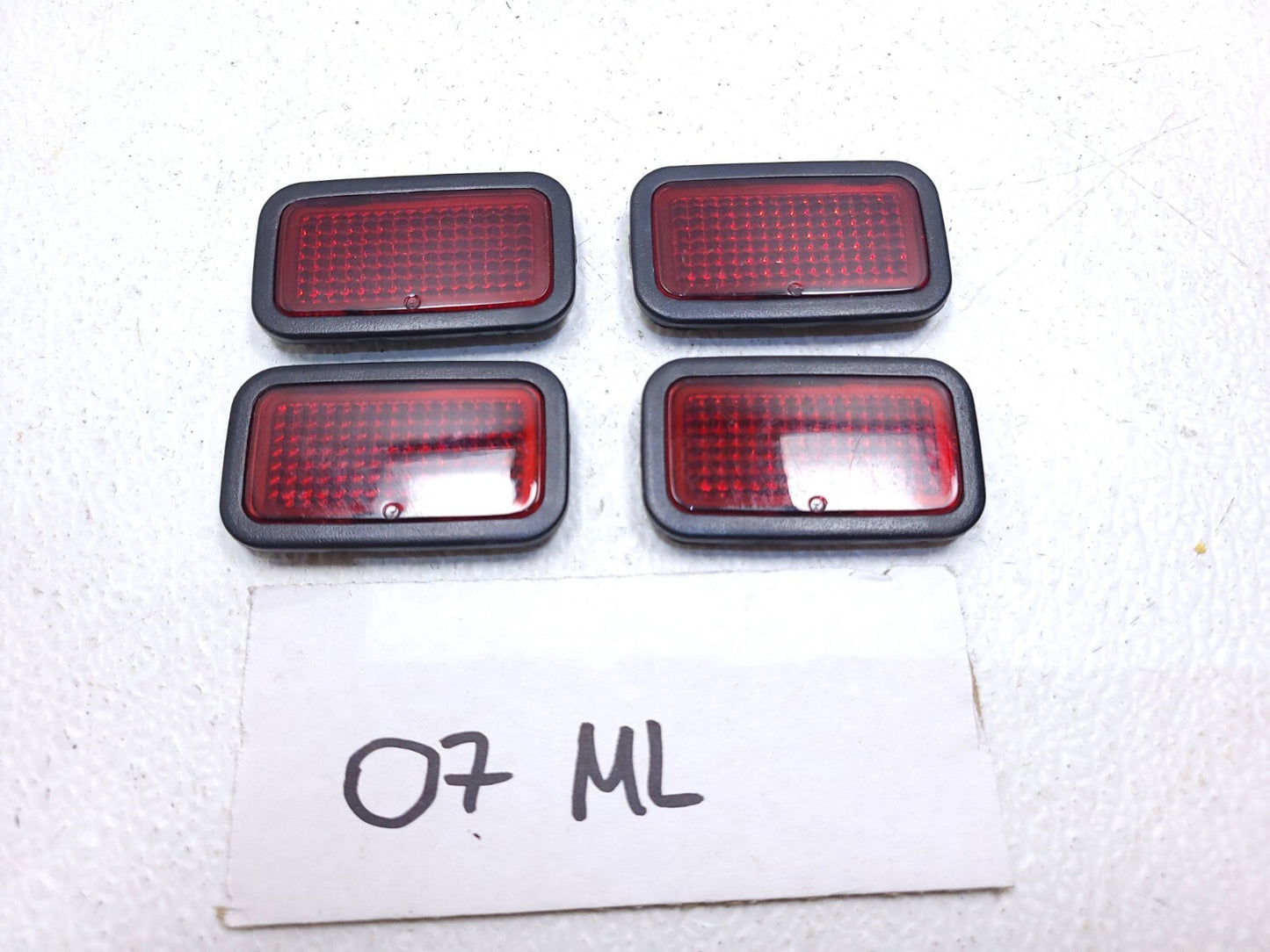 06 07 08 09 10 11 Mercedes Ml500 Door Light Reflector A1648200074 4pcs OEM