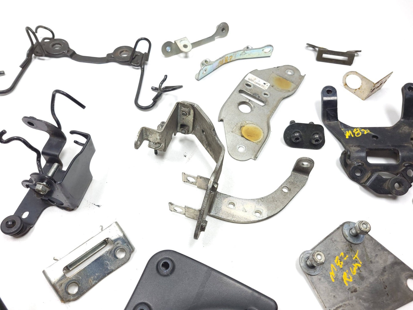 2007 Yamaha Xvs 1300 V-star Holder & Bracket 21 Pcs OEM