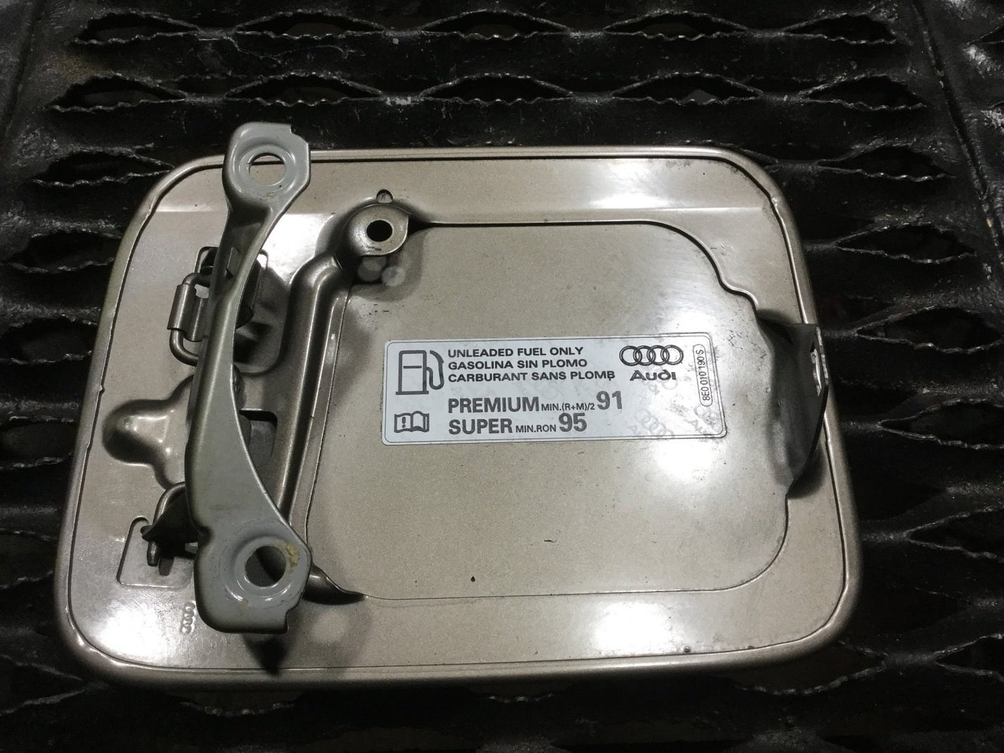 04 05 06 07 08 Audi A4 Fuel Gas Tank Filler Lid 8e0010190s OEM