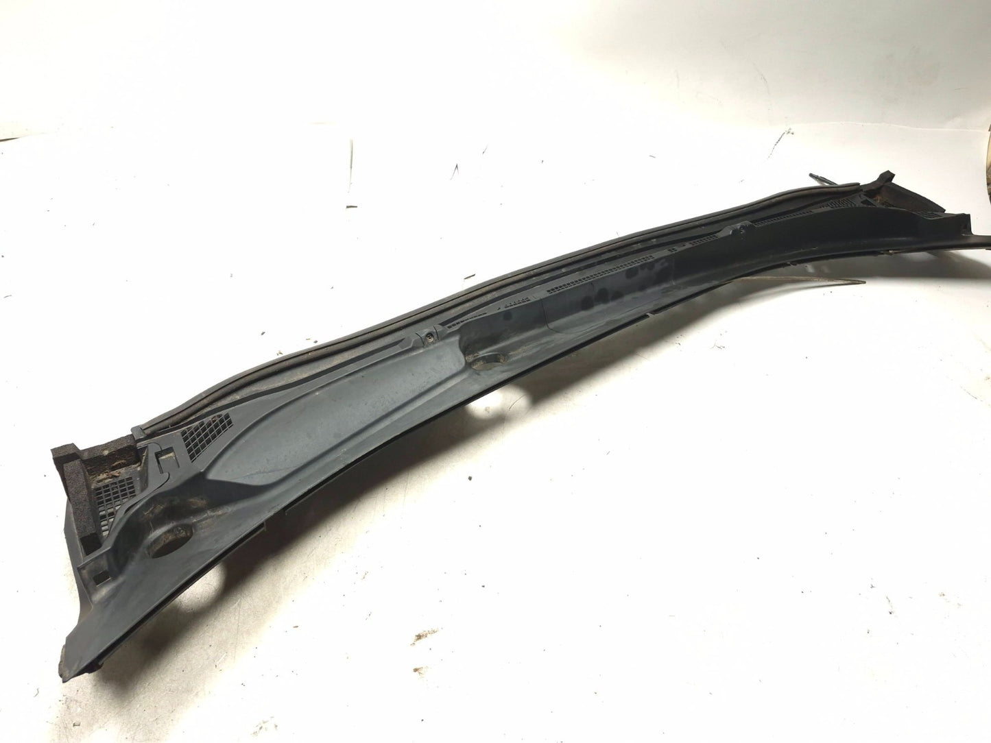 2012 Nissan Leaf Windshield Cowl Top Vent Cover Grille OEM