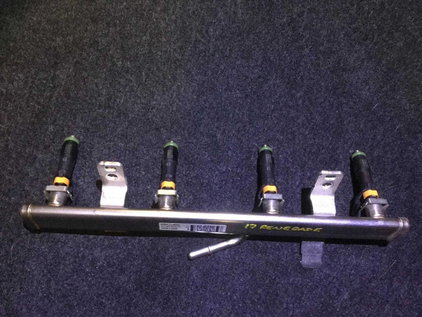 2017 Jeep Renegade Fuel Rail & Injectors 2.4l OEM