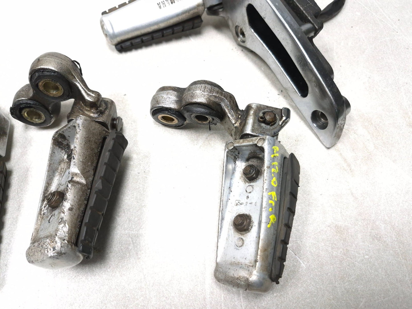 1994 Yamaha Virago Xv1100 Rear & Front Footrest 4 Pcs OEM
