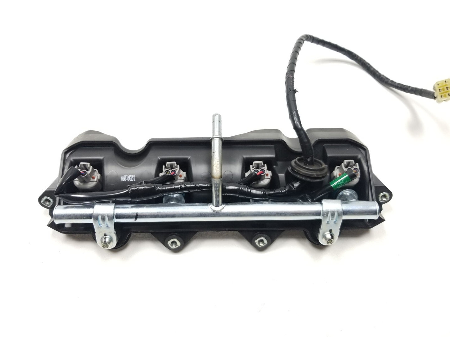 2008 - 2016 2012 Yamaha Yzfr6 R6 Fuel Injector Pipe Inlet Rail OEM