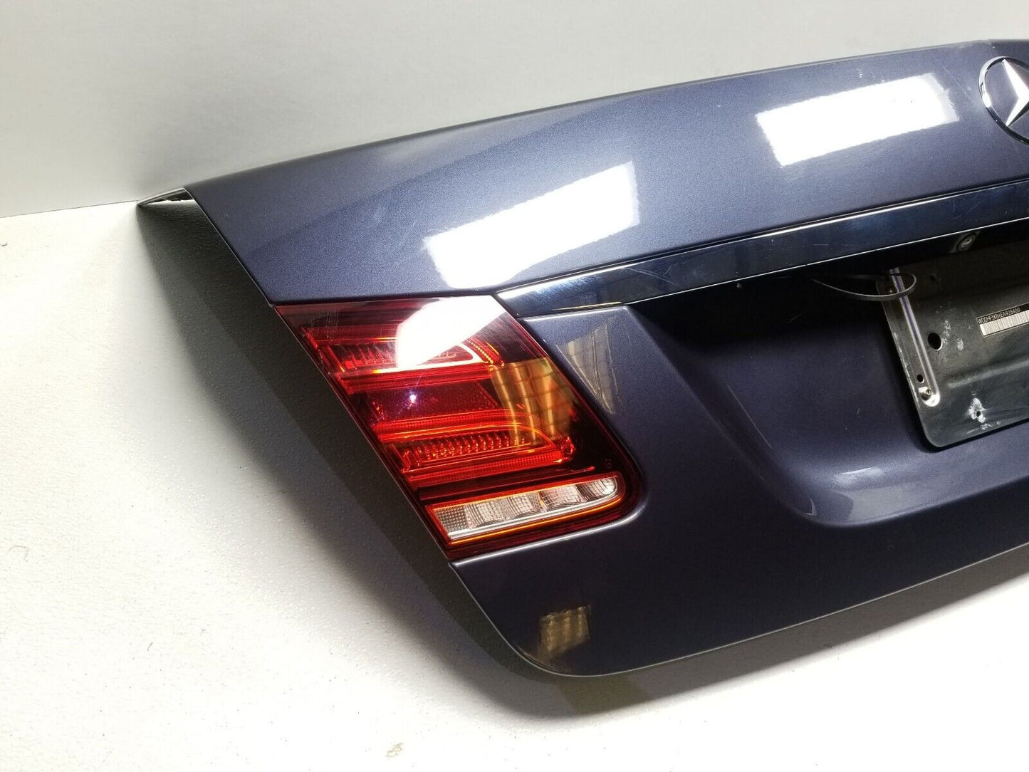 11 12 13 14 15 16 Mercedes E Class E350 E550 Trunk Lid Assy **color:585u**  ✅