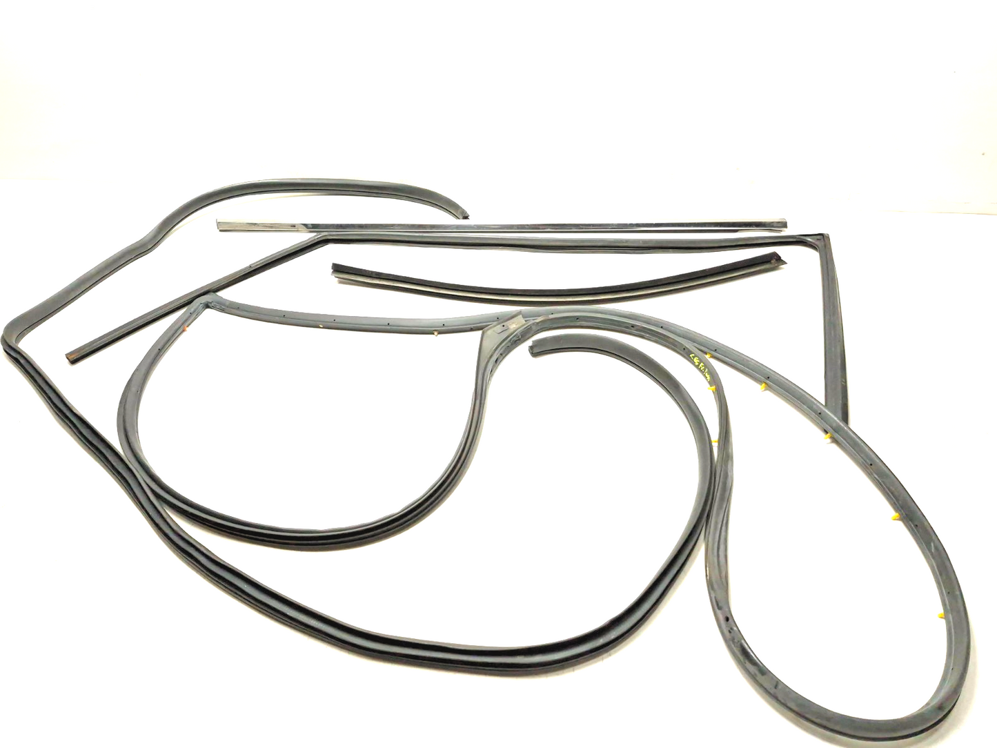2012 Hyundai Sonata Front Door Weatherstrip Seal Passenger Right 5pcs OEM