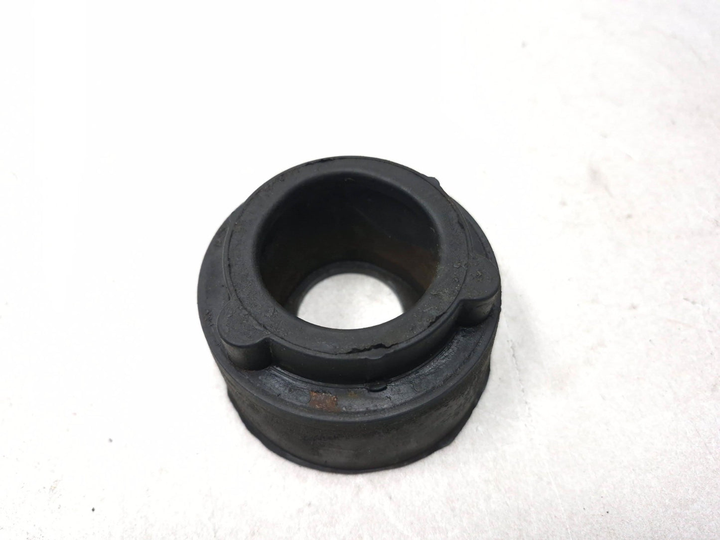 2009 Harley-davidson Sportster Xl883l Rear Motor Mount Rubber Damper Pair OEM