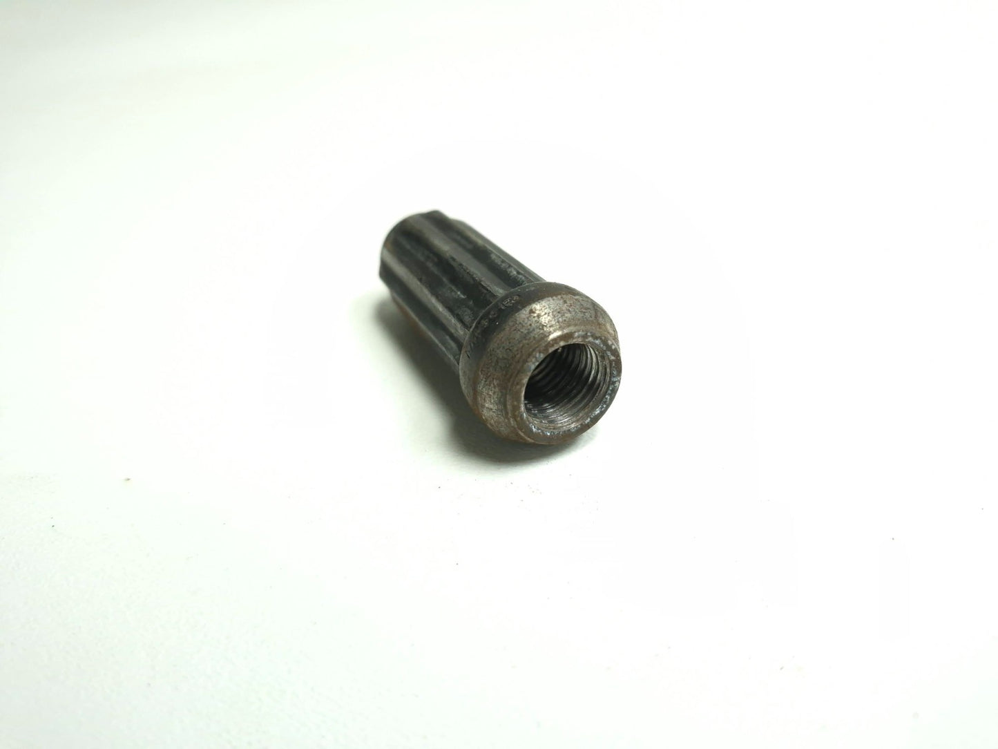 2013 Cadillac Escalade Esv Wheel Lug Nut Bolt W/ Key OEM