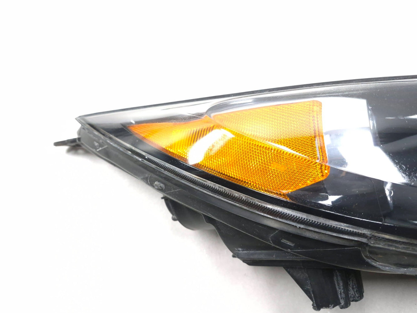 2011 Kia Sportage Headlight  Passenger Side Right OEM