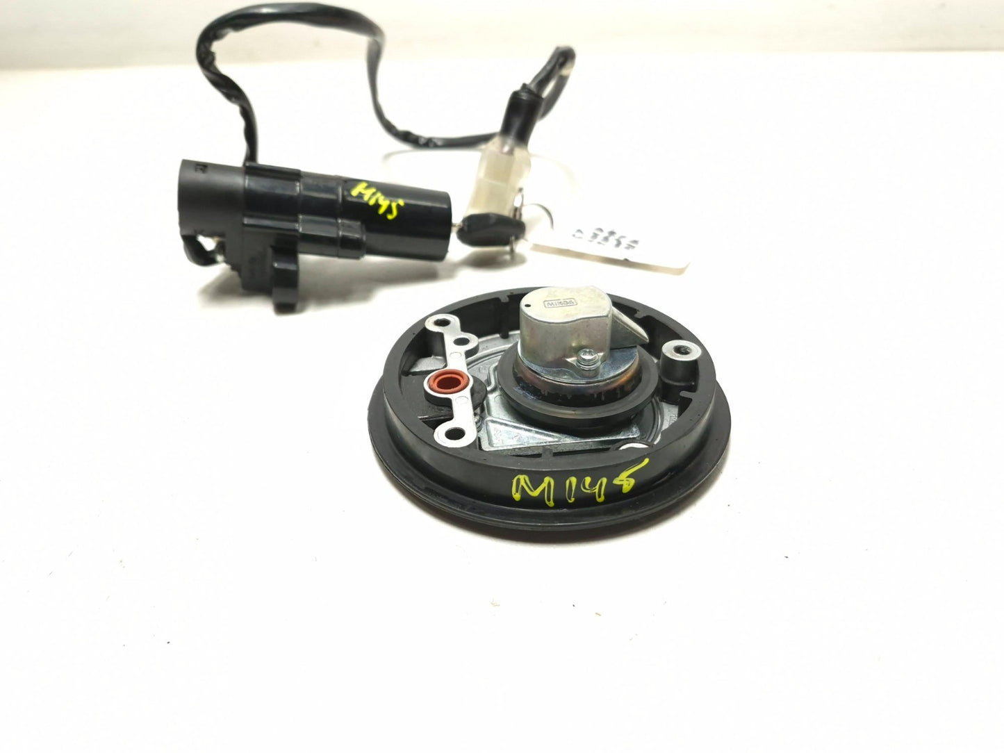 2017 Yamaha Yzf R3 Ignition Lock Switch & Fuel Cap Lock Set OEM