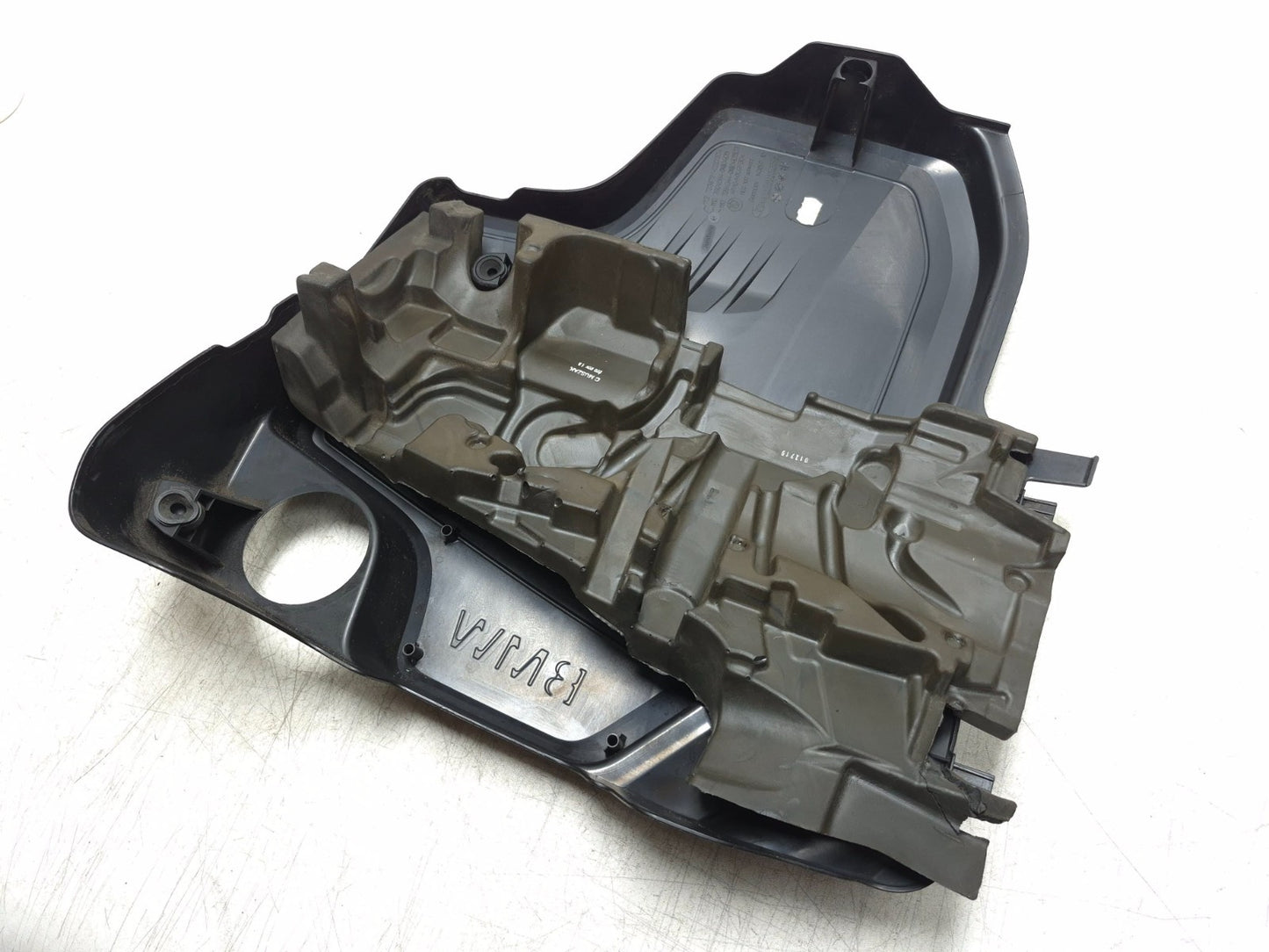 2013 BMW 328i F30 2.0l Engine Cover & Sound Absorber Panel Pair OEM