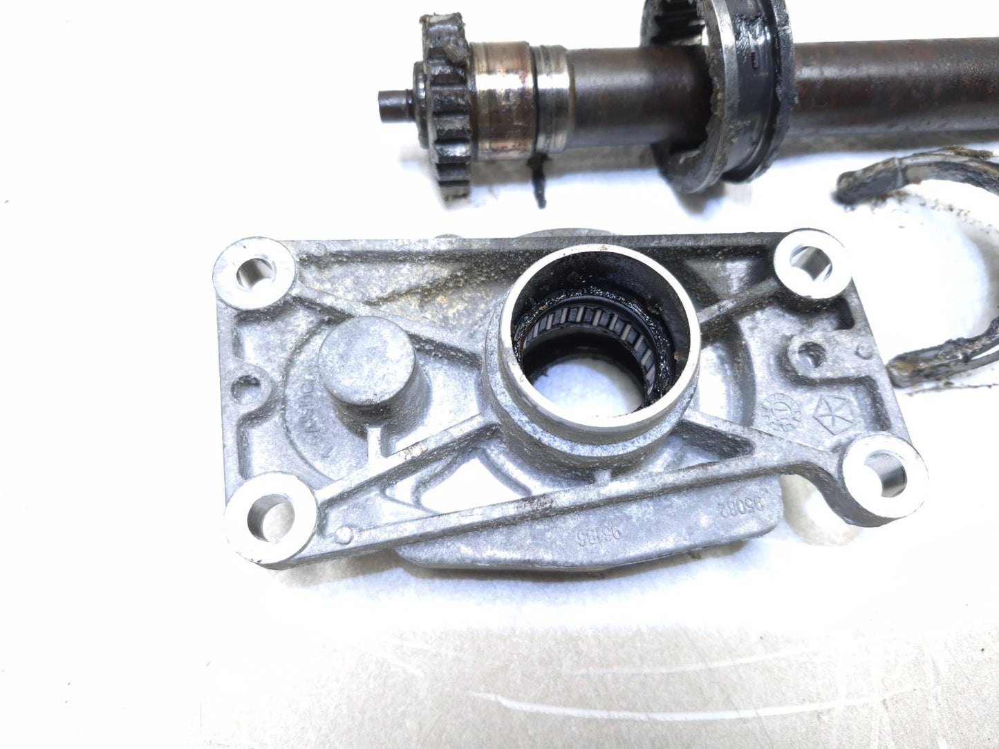 2018 Chrysler 300 AWD Transfer Case Shaft Intermediate Drive Shaft OEM