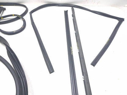 2019 Hyundai Kona Front Door Weatherstrip Seal Passenger Side Right 5pcs OEM