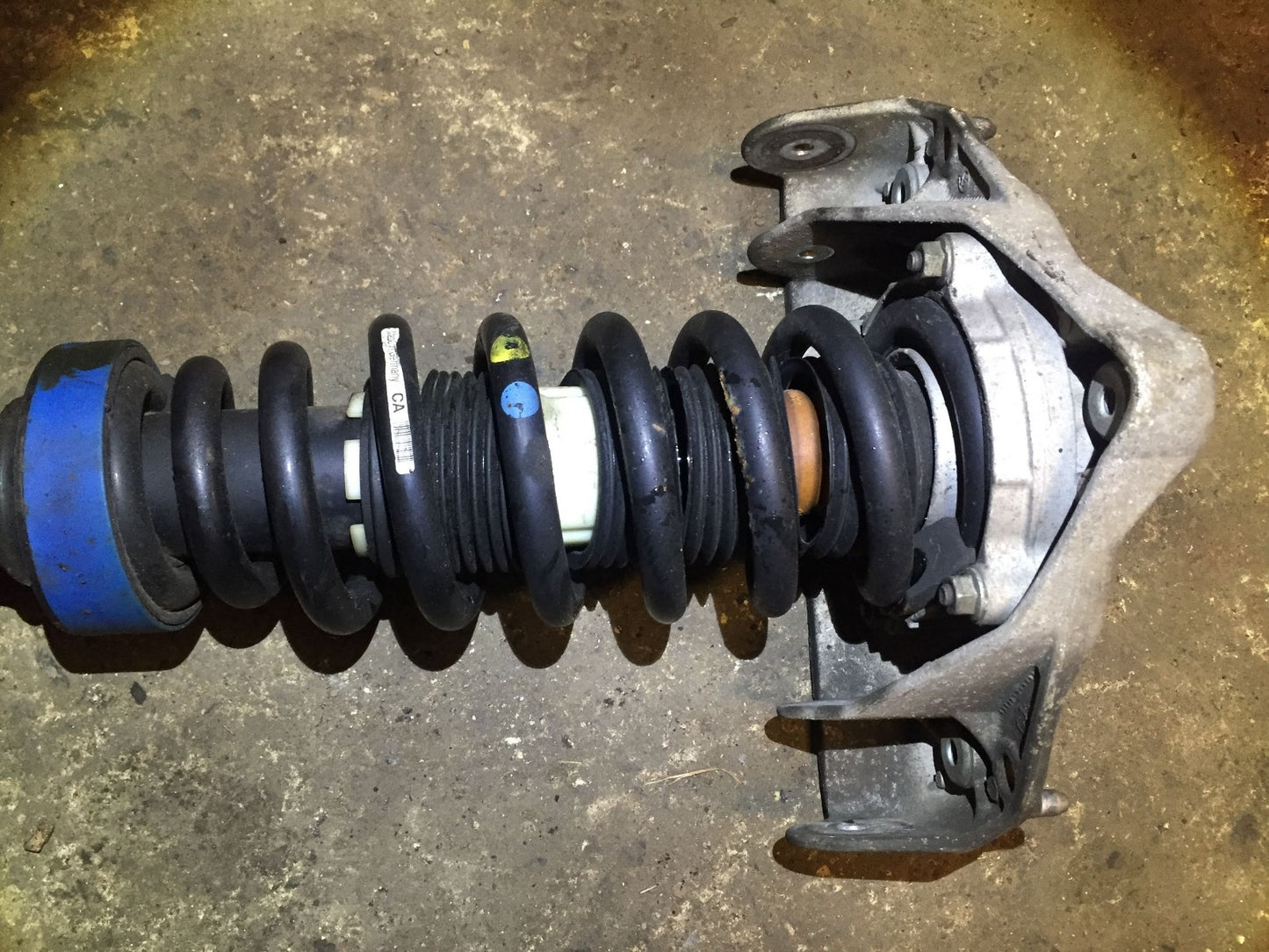 04 05 06 Porsche Cayenne Shock Strut Absorber Front Left Driver Side OEM