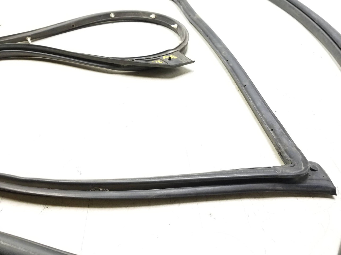 2011 - 2013 Kia Sportage Door Weatherstrip Seal Front Driver Side Left 2pcs OEM