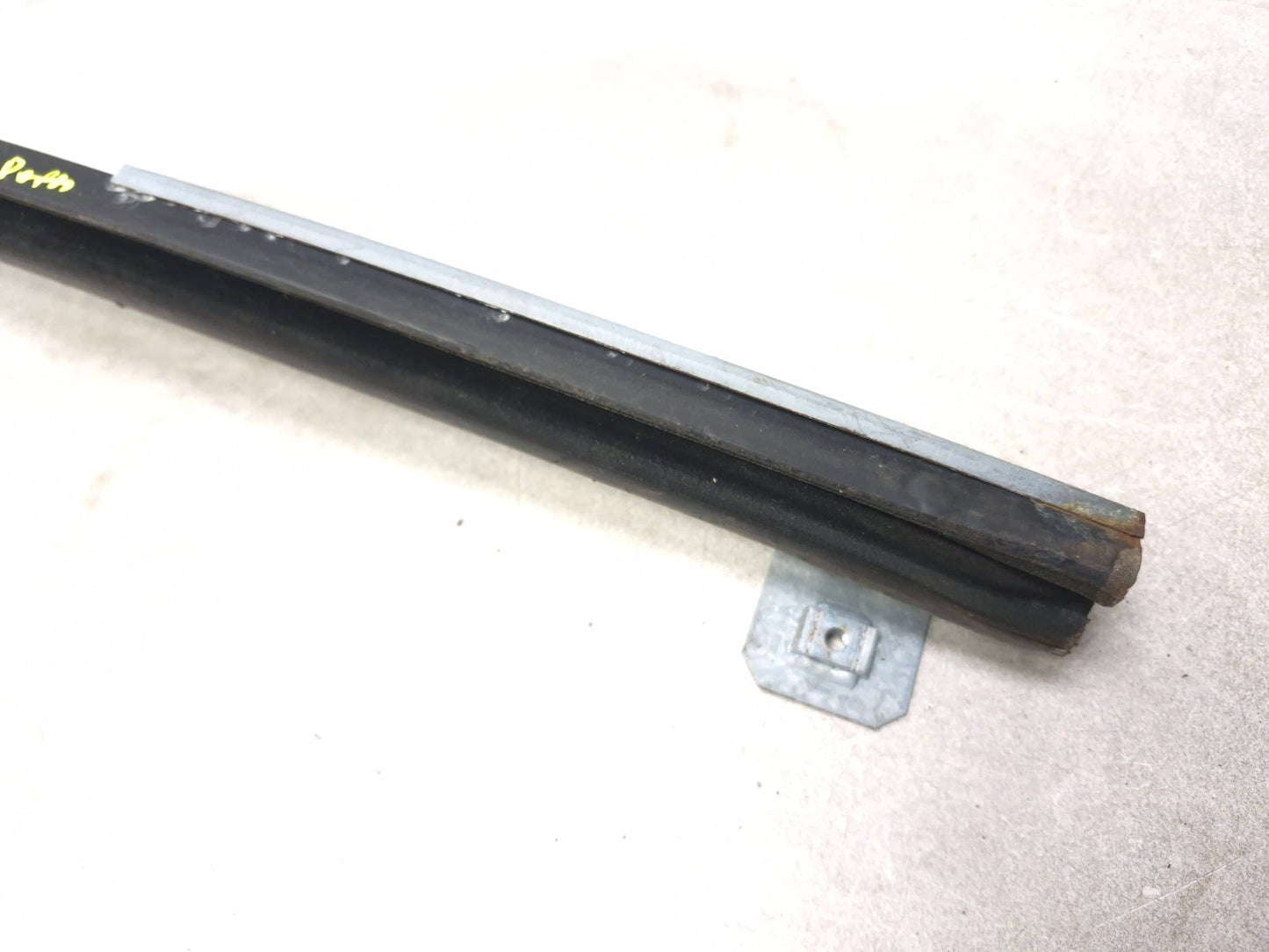 2008 Lincoln Navigator Front Door Weatherstrip Seal Passenger Side Rh 3pcs OEM